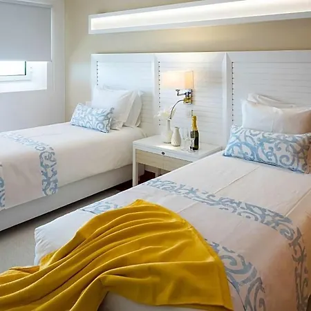 Sleeps 14 Air Con Wifi *