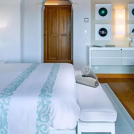 Sleeps 14 Air Con Wifi Villa
