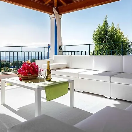 Sleeps 14 Air Con Wifi *